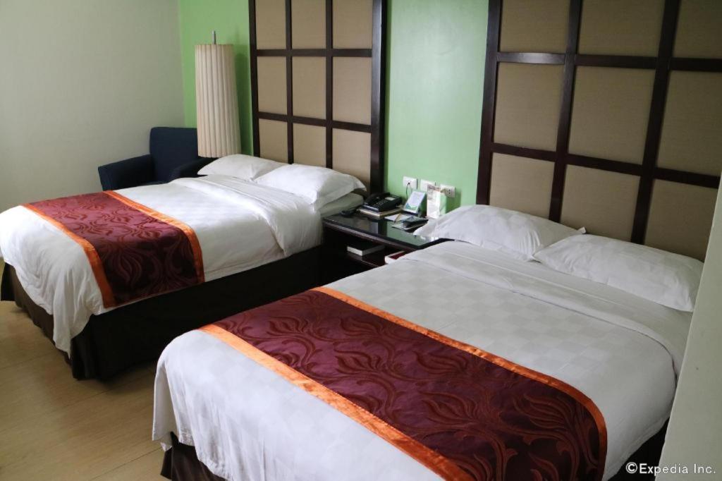 Avenue Suites Bacolod Exterior photo