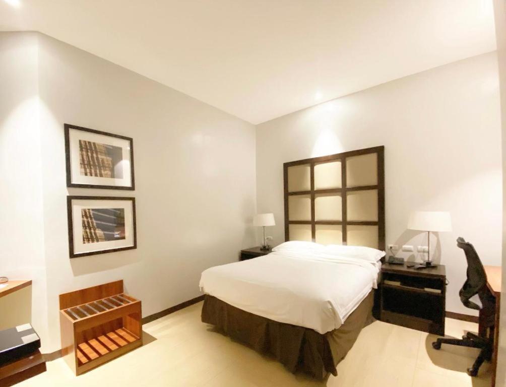 Avenue Suites Bacolod Exterior photo