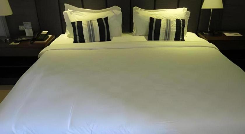 Avenue Suites Bacolod Exterior photo