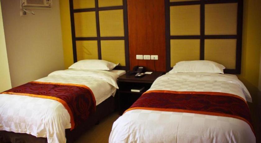 Avenue Suites Bacolod Exterior photo