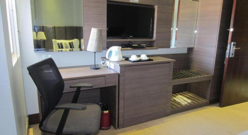 Avenue Suites Bacolod Exterior photo
