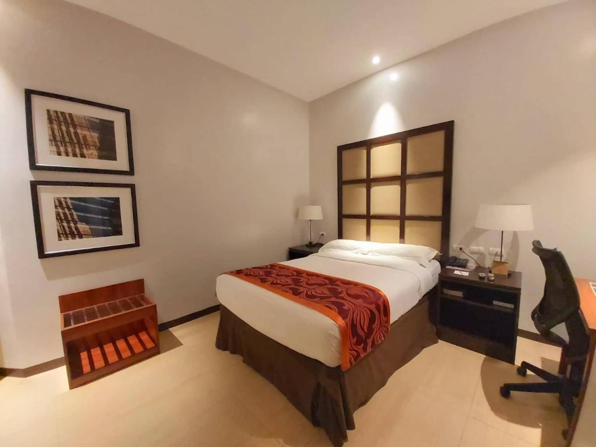 Avenue Suites Bacolod Exterior photo