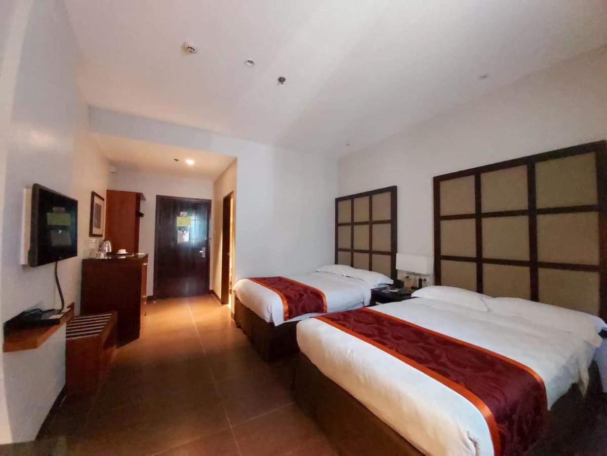 Avenue Suites Bacolod Exterior photo